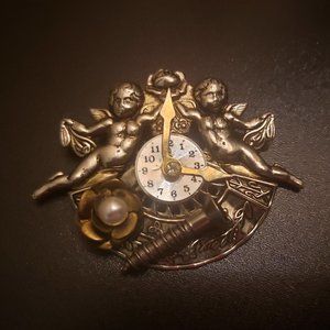 Vintage Goldtone Brooch Excellent Condition